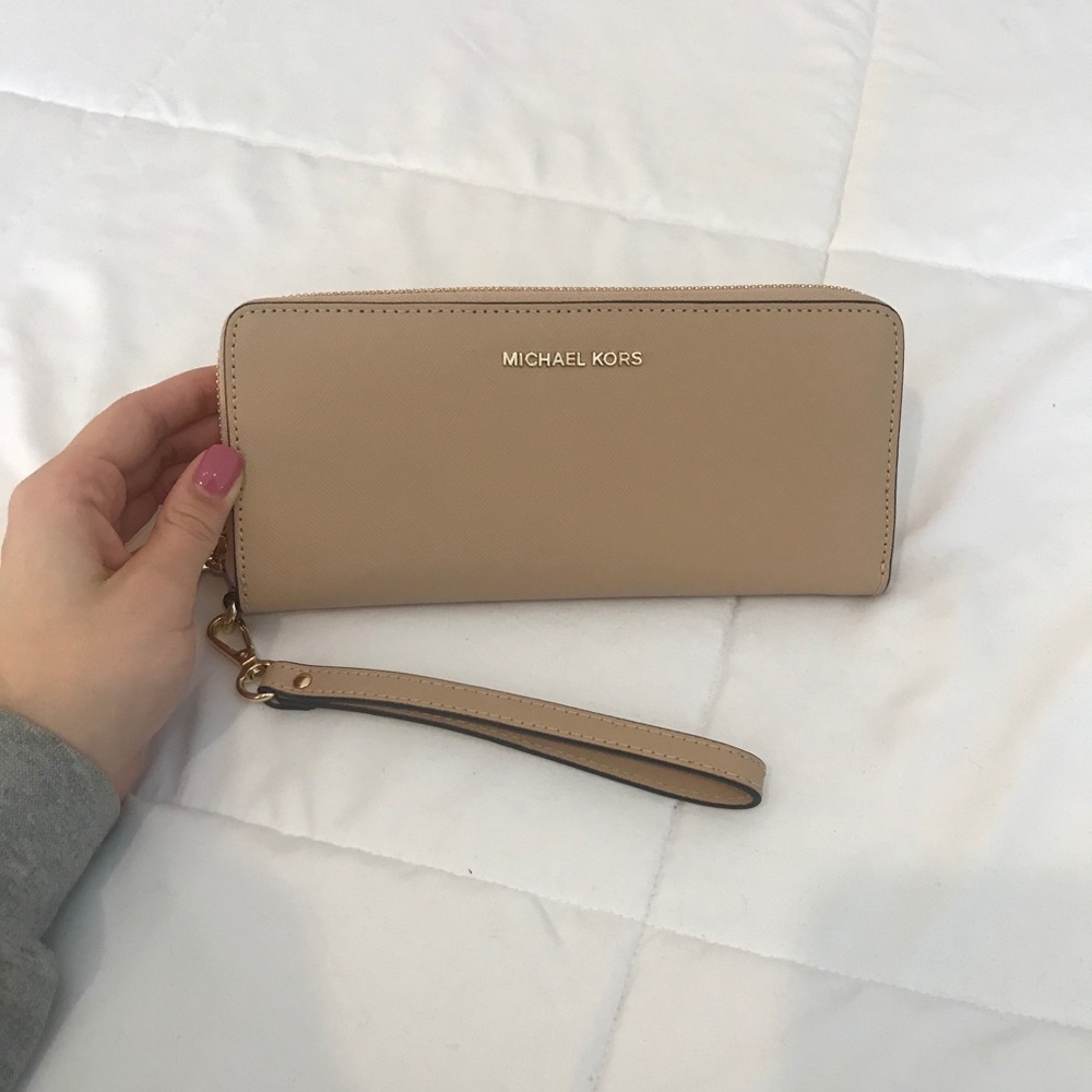 Michael Kors Jet Set Continental Wristlet large